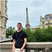 Imparto clases de matemáticas y física aunque puedo ayudar en otras materias de instituto